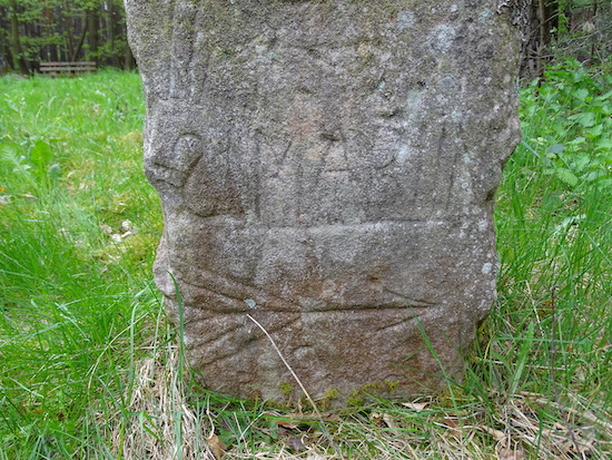 Datei:Wegweiserstein Breitenberg Suedostecke Detail.jpeg
